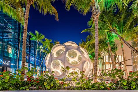 Miami's Magic Shopping: Exploring the City's Trendy Boutiques and Malls